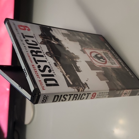 District 9 DVD - Picture 5 of 5